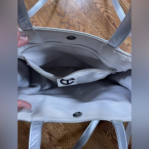 Womens Teflar Metallic Silver Vegan Leather Medium Shopping Handbag - Picture 8 of 10